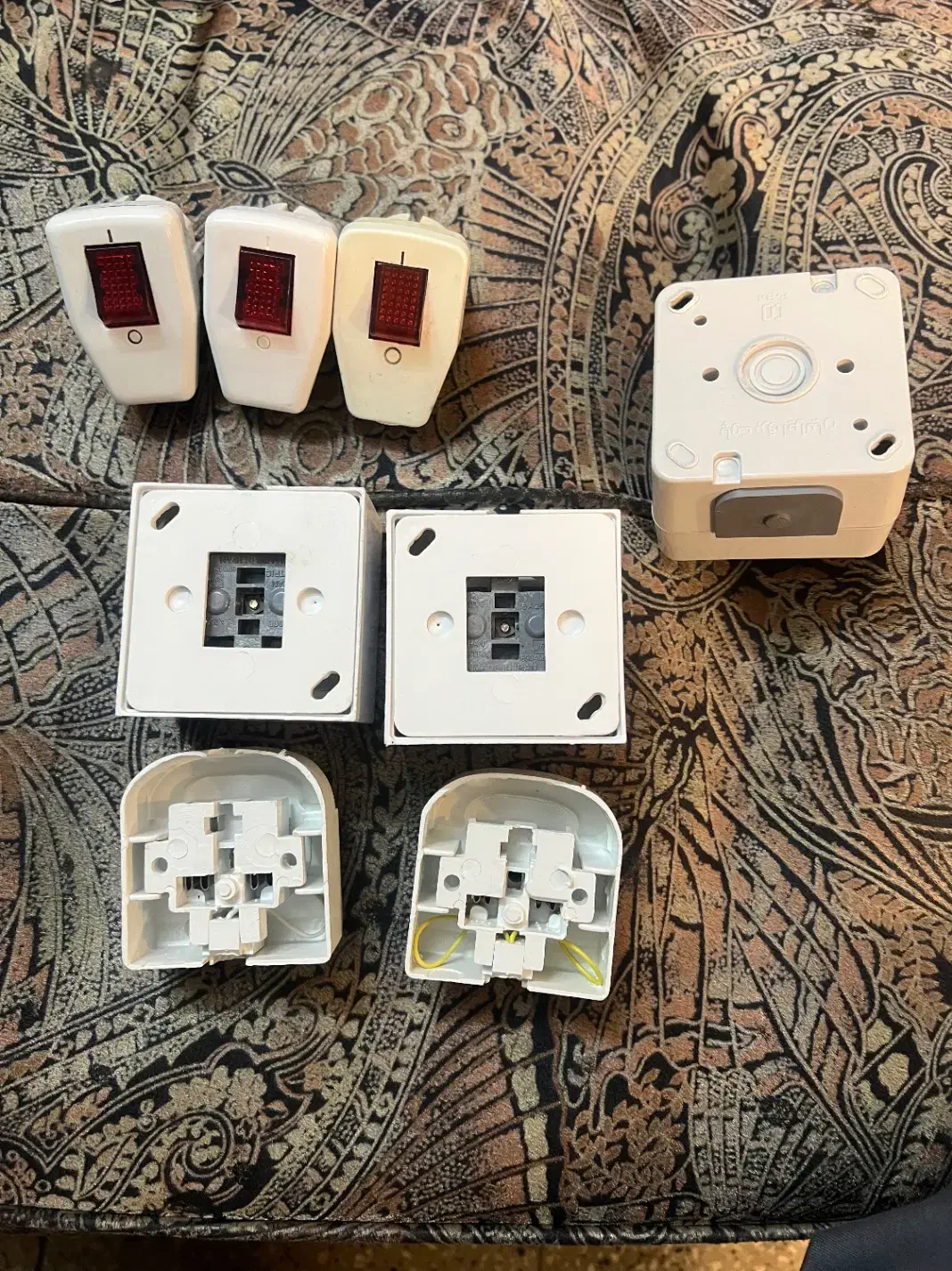 کلید پریز|لوازم جانبی موبایل و تبلت|شیراز, هفت تنان|دیوار