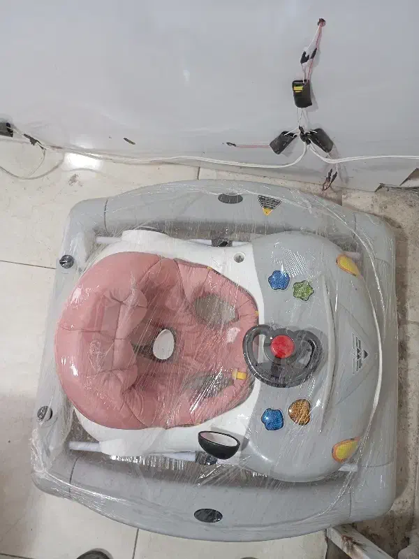 روروئک بچه در حد نو|کالسکه و لوازم جانبی|رشت, یخسازی|دیوار