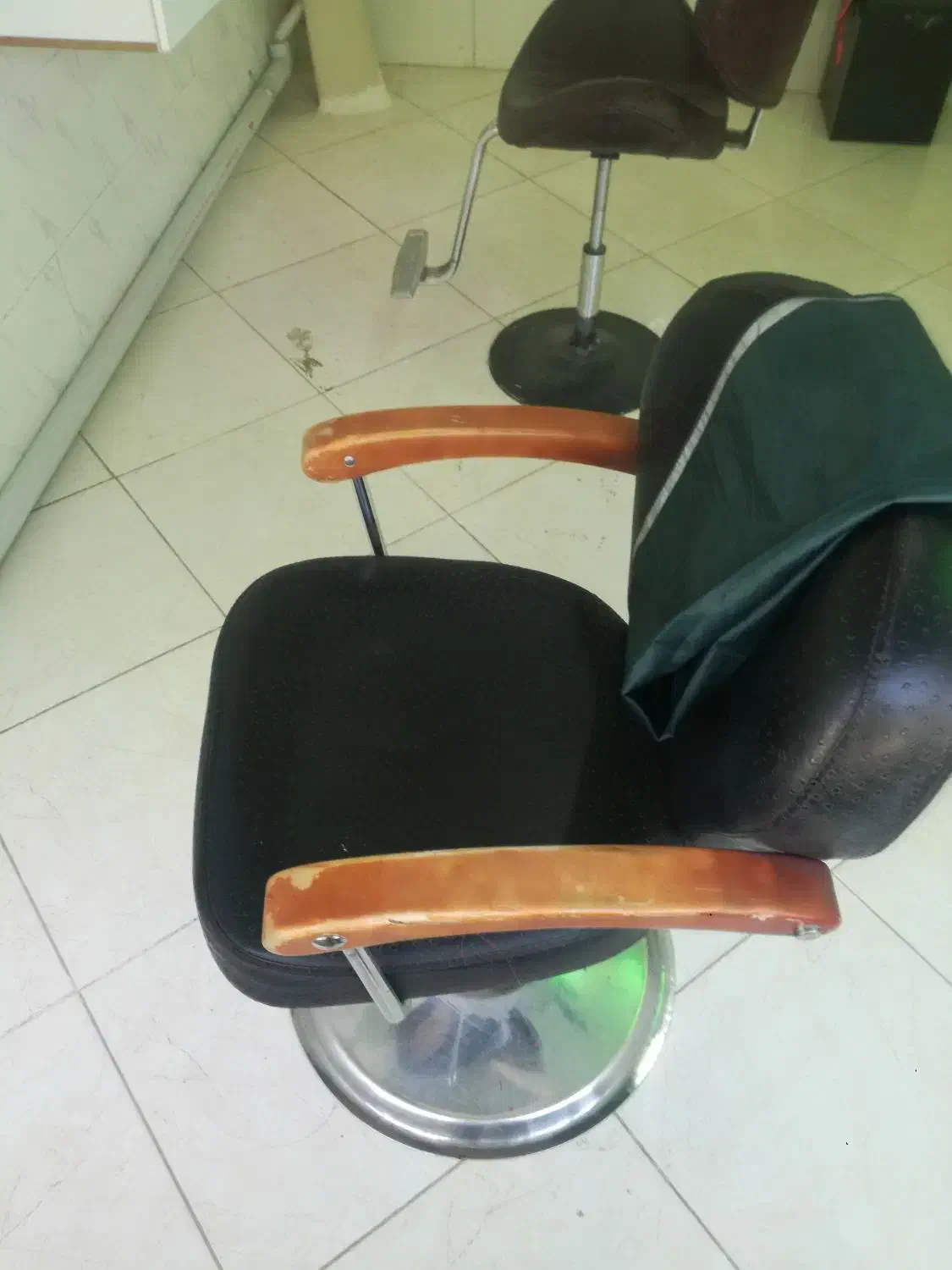 وسایل آرایشگاه  با قیمت مناسب|آرایشگاه و سالن‌های زیبایی|هرسین, |دیوار