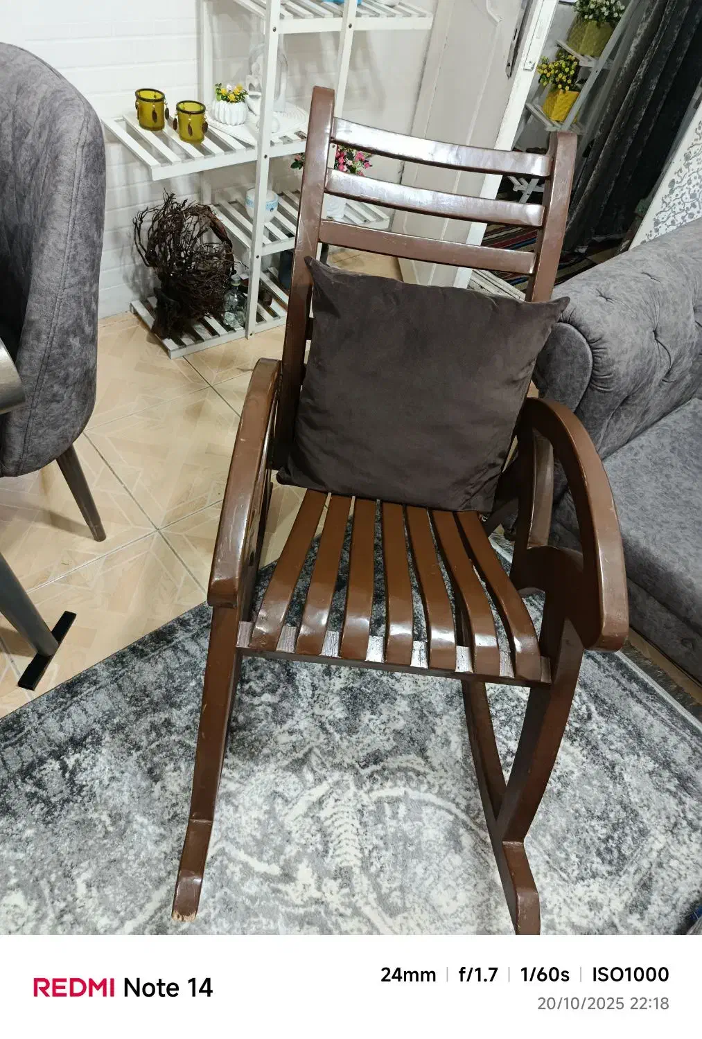 صندلی (راک)|صندلی و نیمکت|رشت, حمیدیان|دیوار