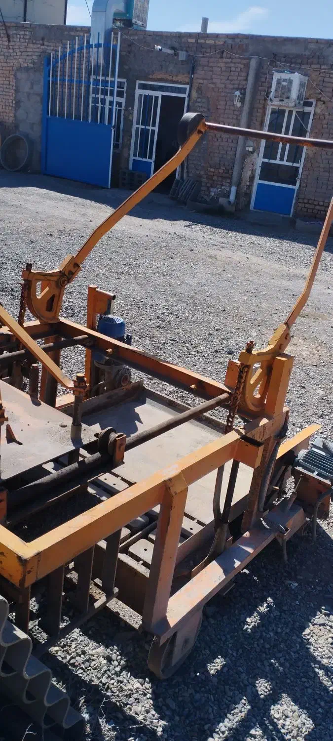 دستگاه بلوک 20*40دوموتوره 5قالبه درحد نو|ماشین‌آلات صنعتی|کاشمر, |دیوار