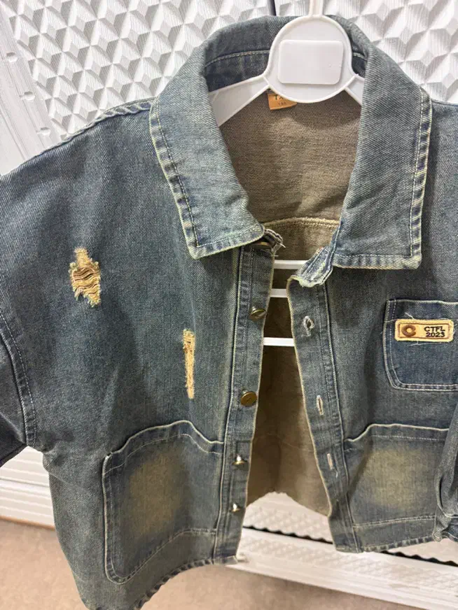 کت تک جین|کفش و لباس بچه|قم, چهل درخت‎|دیوار