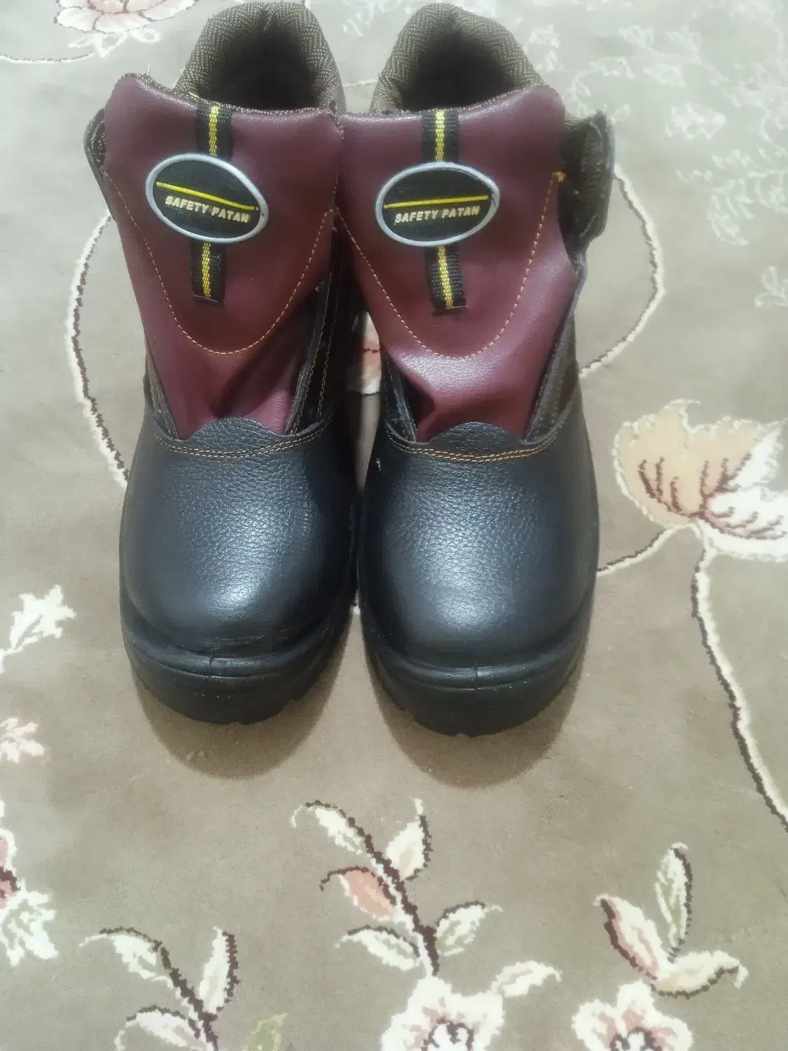 پوتین|کیف، کفش، کمربند|قروه, |دیوار