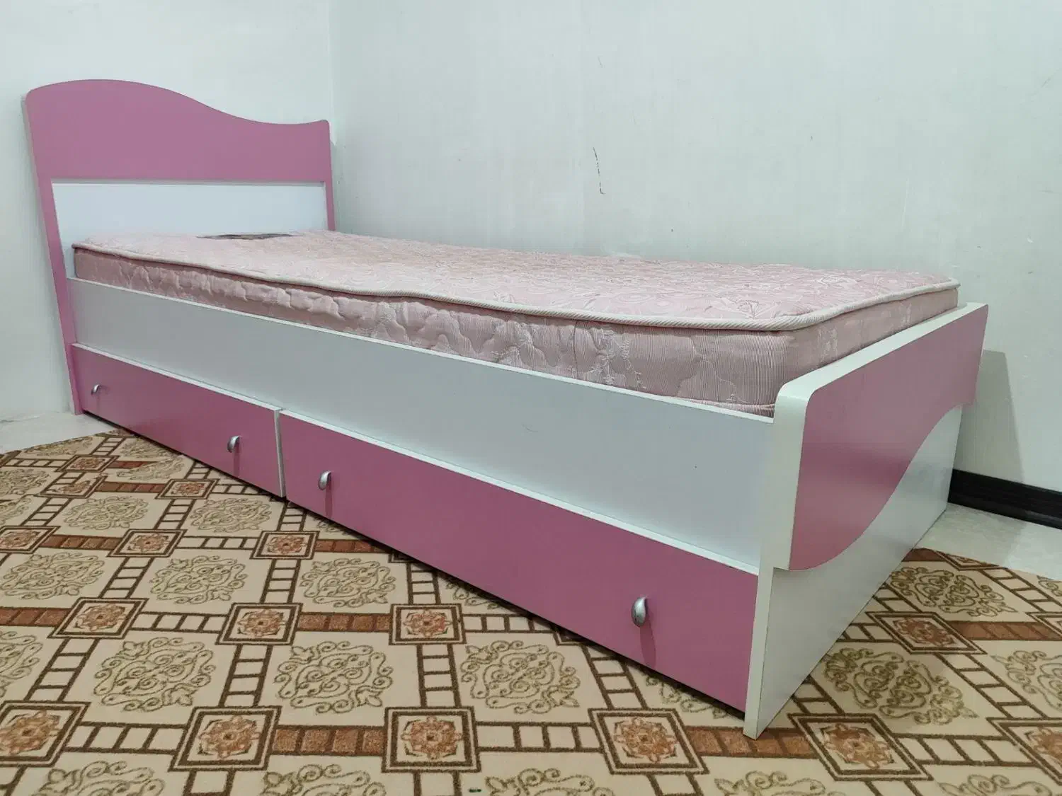 تخت|تخت و سرویس خواب|سهند, |دیوار