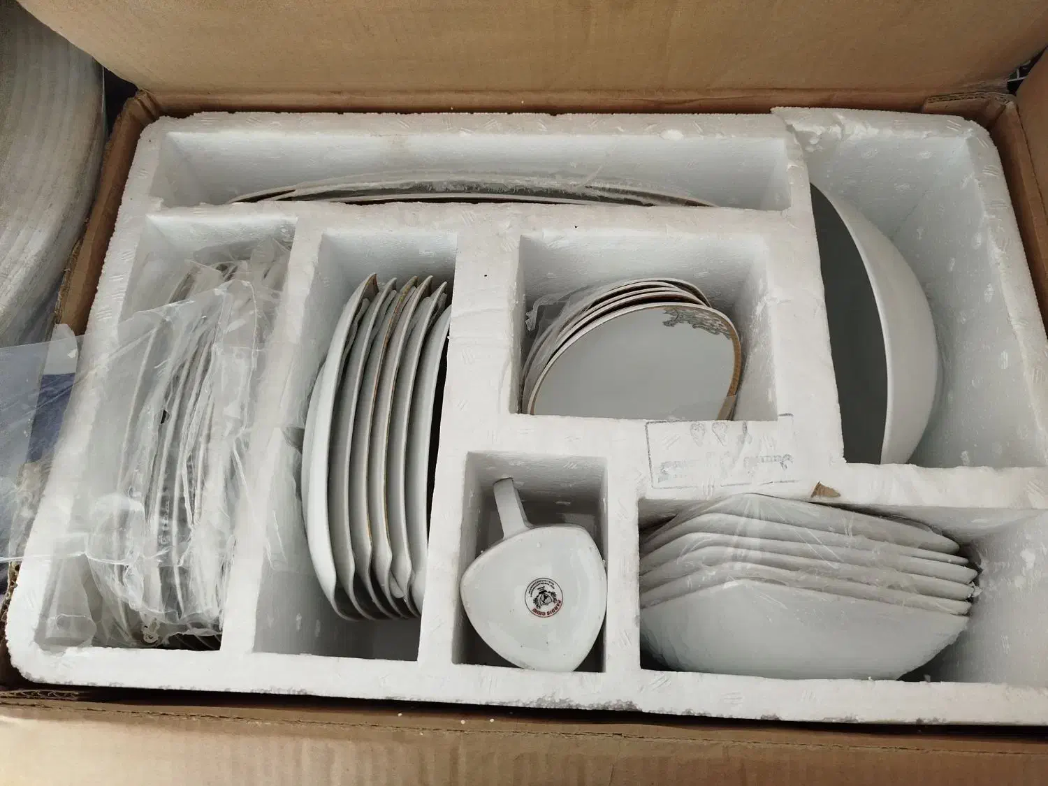 دو دست چینی مناسب جهاز|ظروف سرو و پذیرایی|دورود, |دیوار