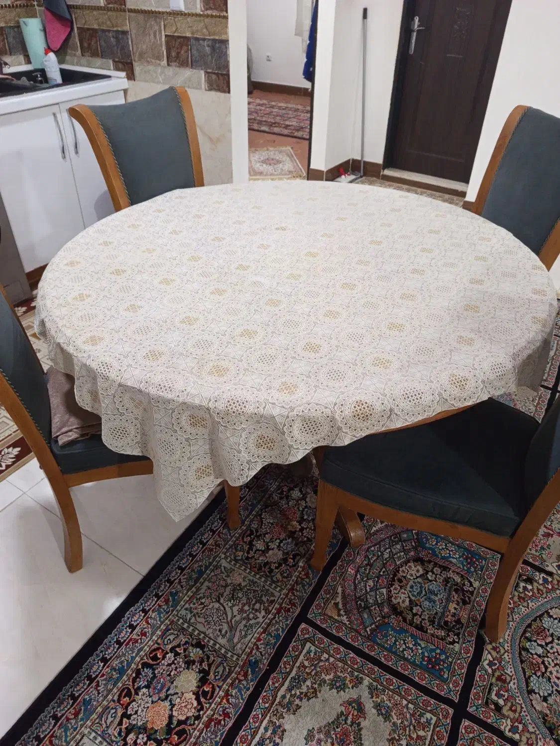 میز ناهار خوری|میز و صندلی غذاخوری|رشت, باهنر|دیوار