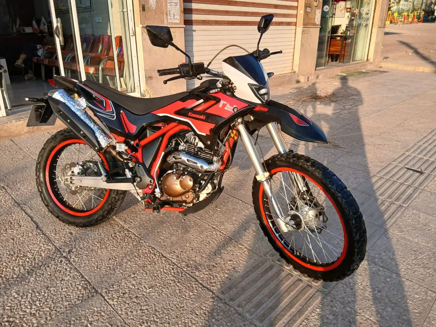 t4 تریل|موتورسیکلت|پرند, فاز ۴|دیوار