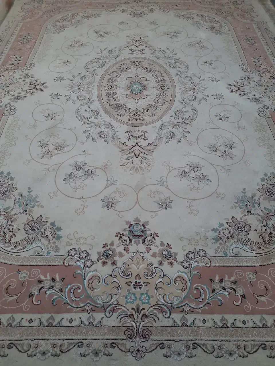 میز تلوزیون ام دی اف و یک جفت فرش ۱۲متری|میز تلویزیون|خمینی‌شهر, |دیوار