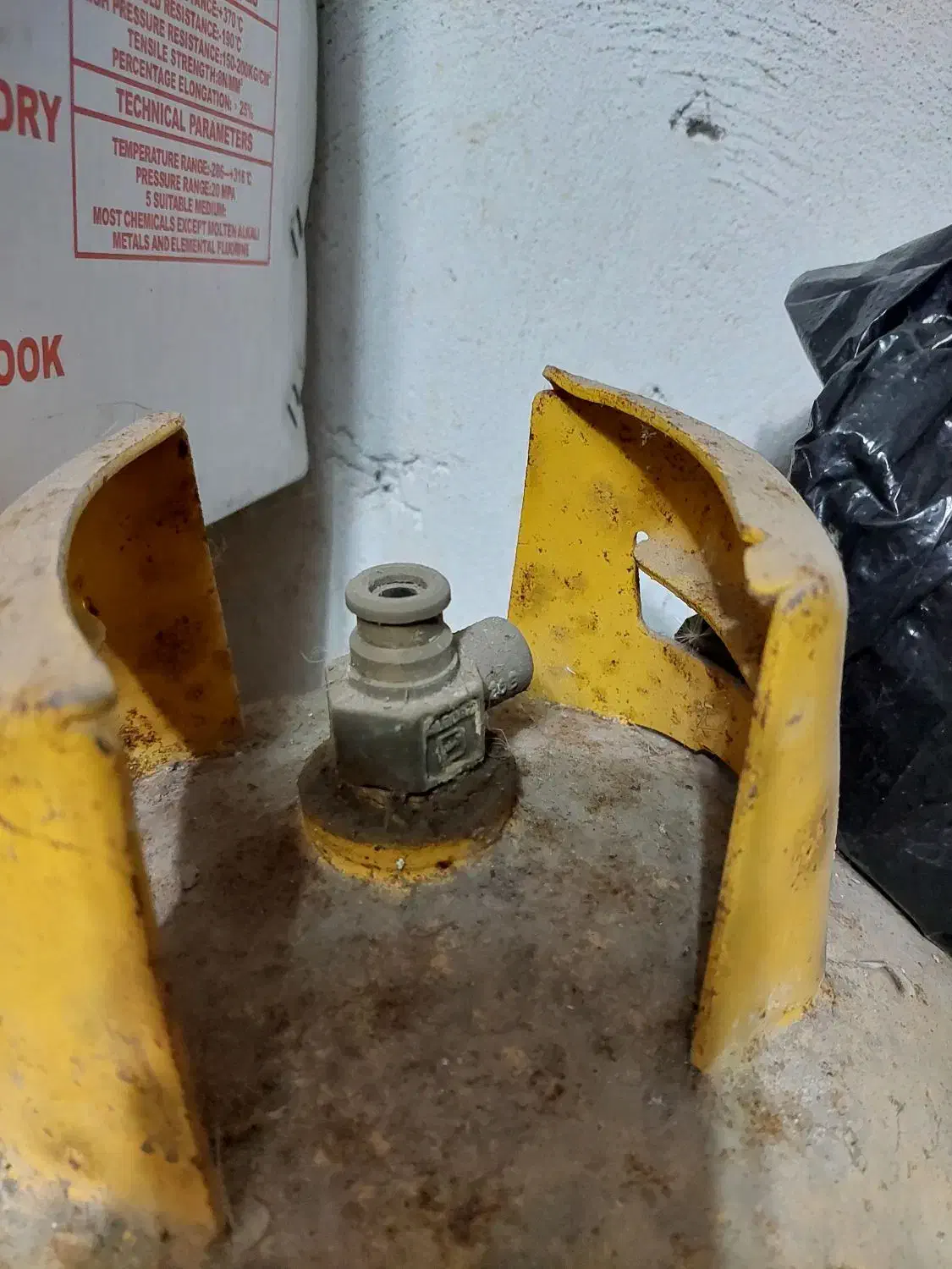 کپسول ایران گاز۳عددسالم ریگلاتور هم موجوداست|ابزارآلات|لاهیجان, لیالستان|دیوار