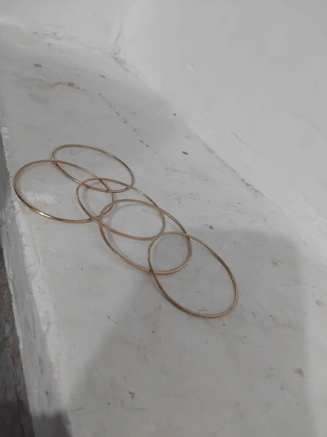 النگو چهل هزار تومان بالای تابلو|جواهرات|ریگ, |دیوار