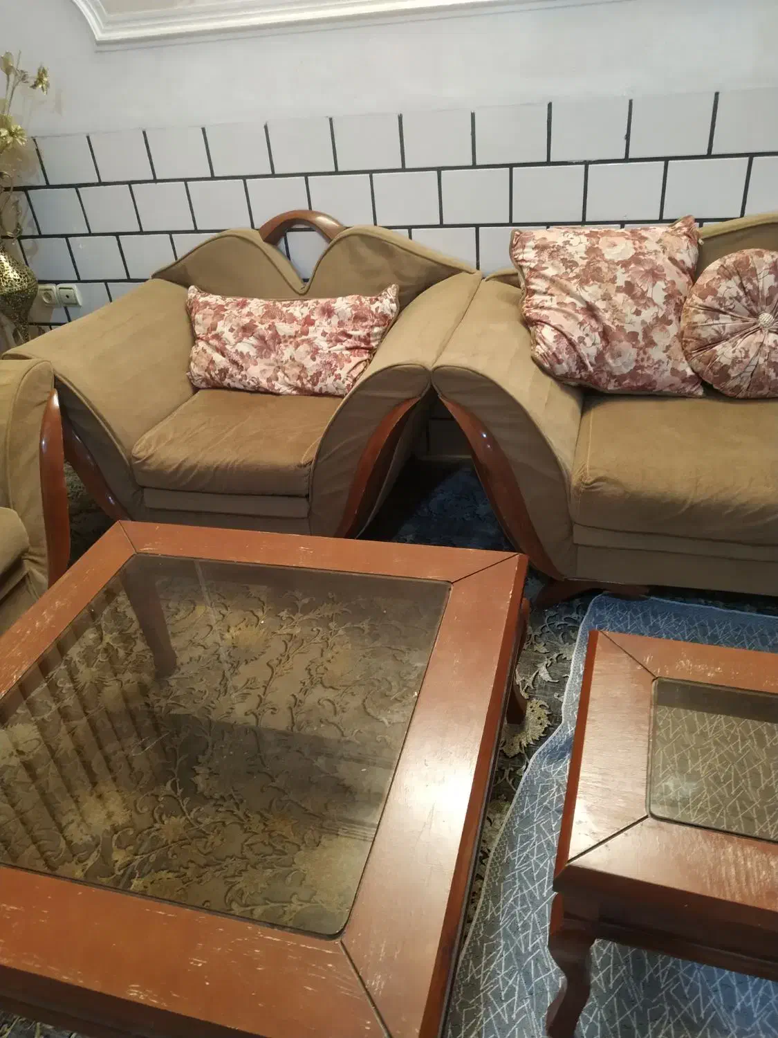 مبل ۷ نفره بادوتاعسلی|مبلمان خانگی و میز عسلی|خرم‌آباد, |دیوار