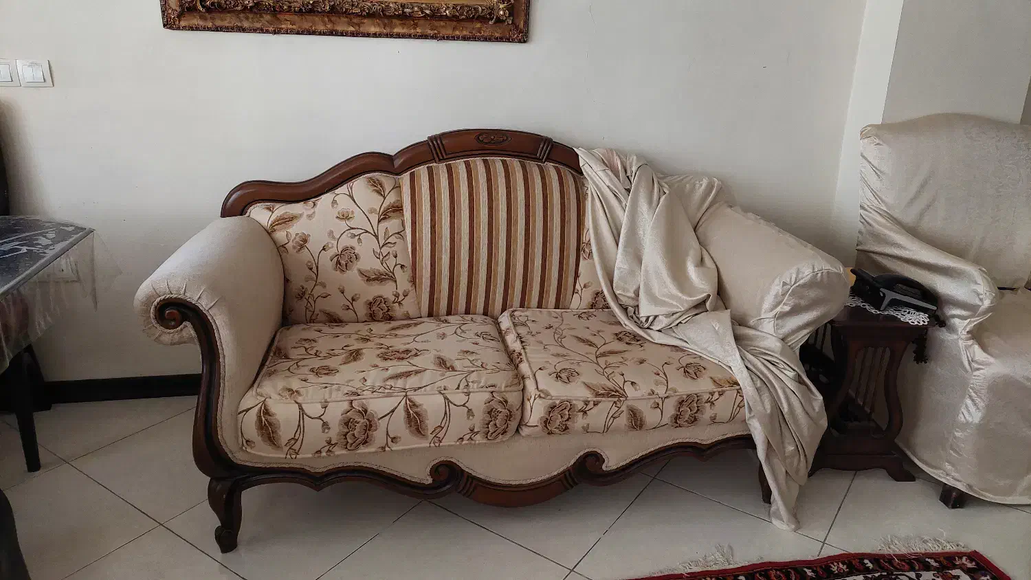 مبل ۷ نفره ترک و مبل ۴ نفره راه راه|مبلمان خانگی و میز عسلی|اصفهان, باغ دریاچه|دیوار