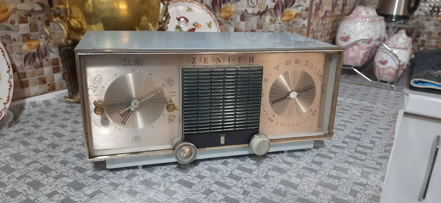 رادیو لامپی ساعت دار آنتیک و کلکسیونی|کلکسیون اشیاء عتیقه|مشکیندشت, |دیوار