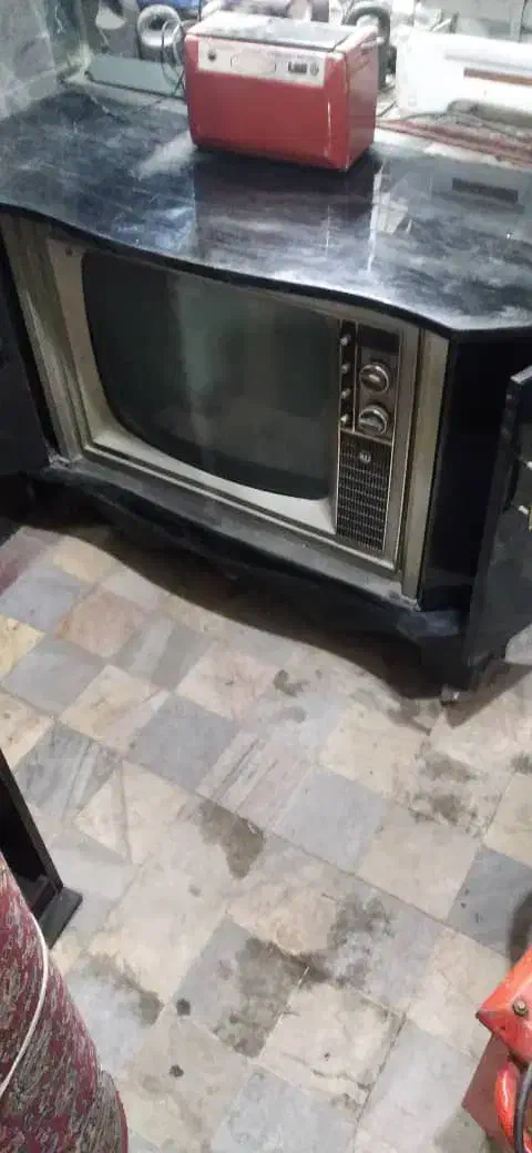 تلویزیون RTl و تلویزیون بیجینک|کلکسیون اشیاء عتیقه|قروه, |دیوار