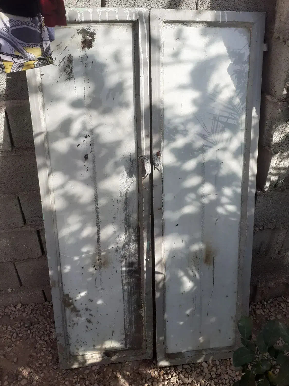 دوتا درب اهنی انباری دوتا پنجره و یه کم درب چوبی|حراج|طبس, |دیوار