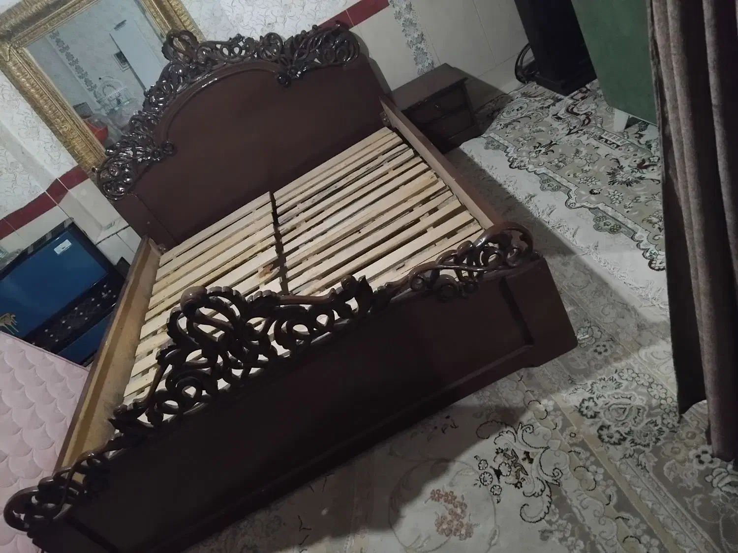 تخت خاب دونفره چوب روس بهترین چوب خیلی تمیز نو|تخت و سرویس خواب|نیشابور, شهرک رسولی|دیوار