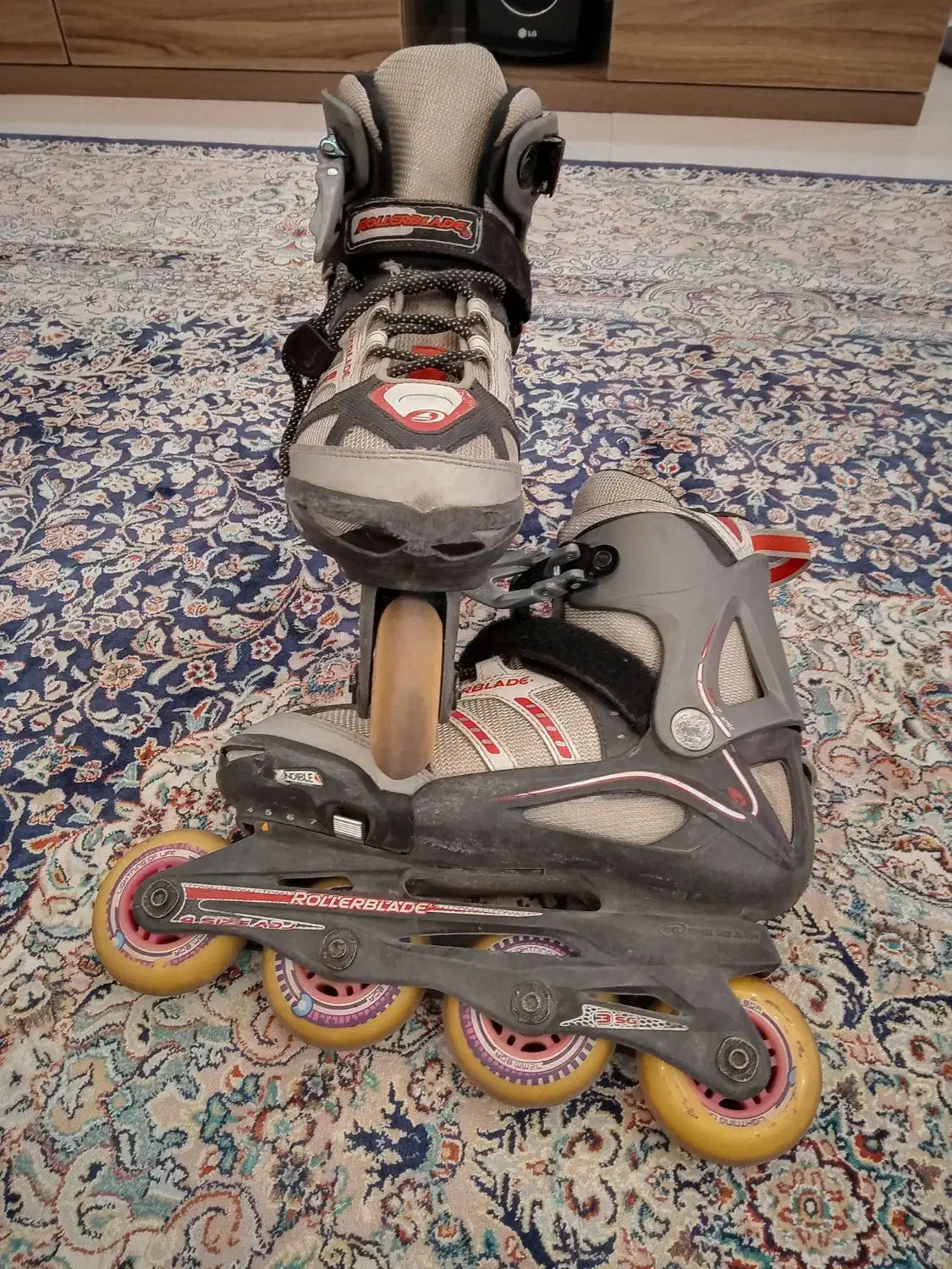 کفش اسکیت سالم و با کیفیت|دوچرخه، اسکیت، اسکوتر|هشتگرد, شهرک ارم شرقی|دیوار