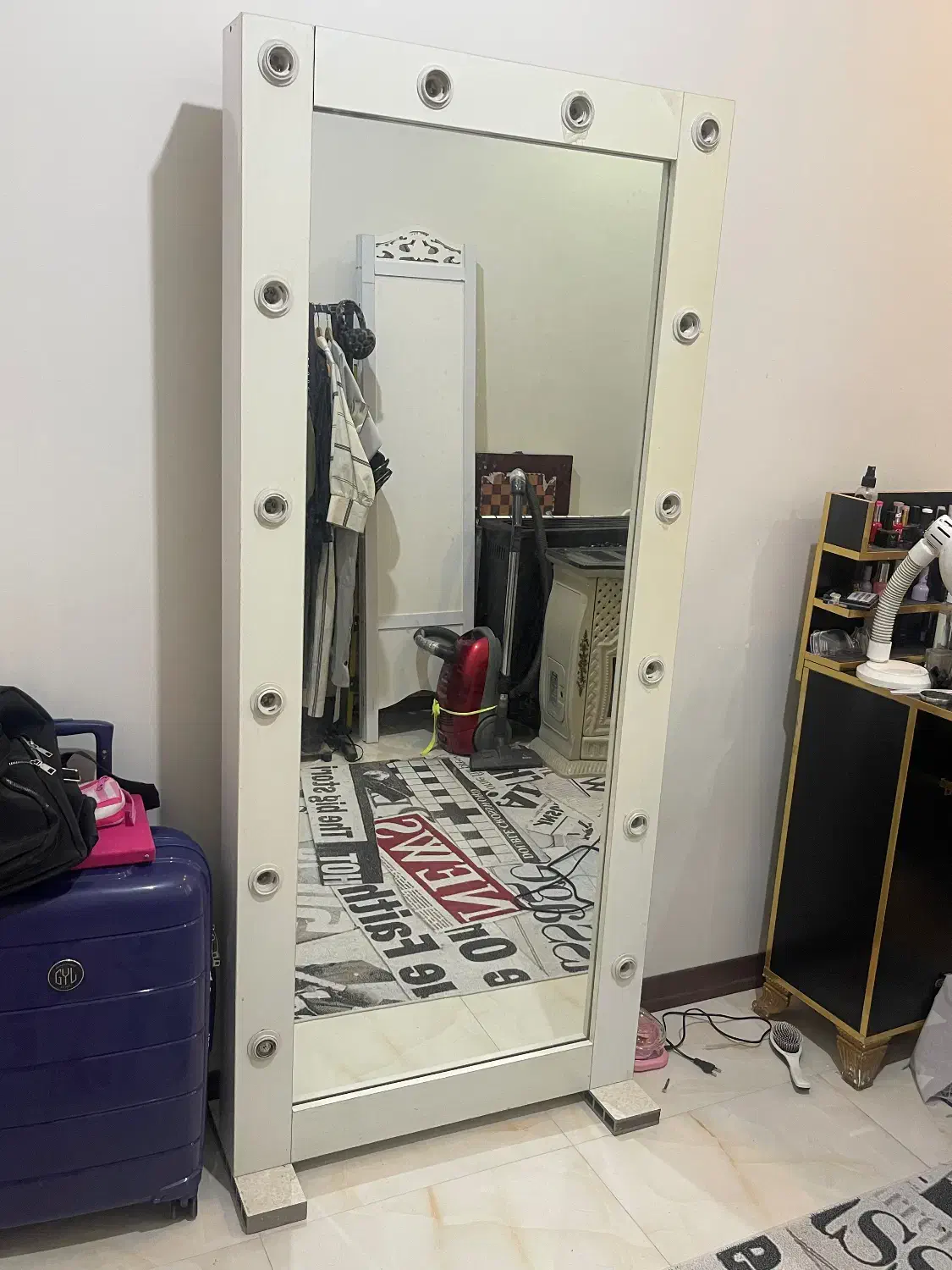 آیینه هاایوودی|آینه|بومهن, |دیوار