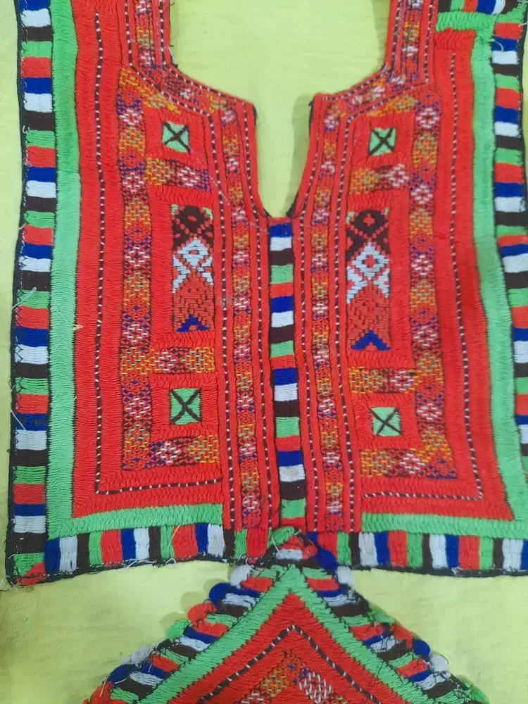 لباس بچگانه چهارسال سه دست در حد نو|کفش و لباس بچه|زهک, |دیوار