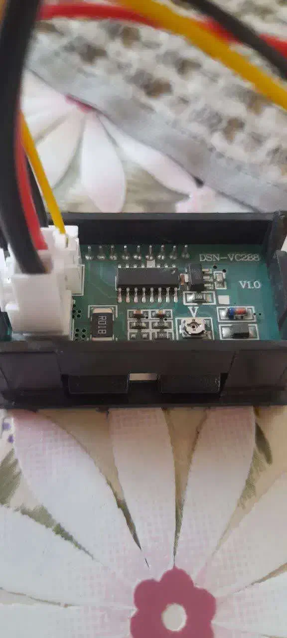 ولتمتر و امپرمتر|ابزارآلات|اصفهان, محله سفلی|دیوار