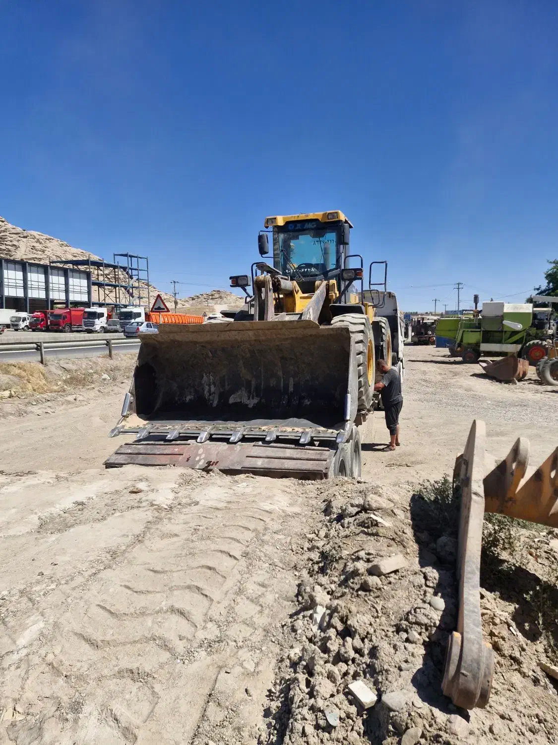 لودر ZL50 آماده همکاری و خاکبرداری|خدمات حمل و نقل|مشهد, طرق|دیوار