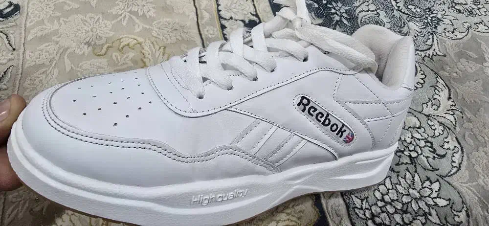 کتونی سفید کفش|کیف، کفش، کمربند|بند زرک, |دیوار