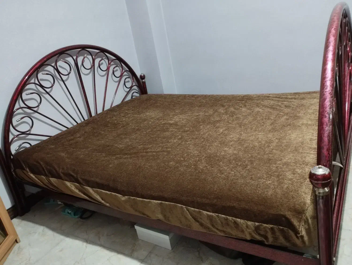 تخت فرفوژه دونفره باتشک خوشخواب رویه مخمل|تخت و سرویس خواب|شاهین‌شهر, عطار|دیوار