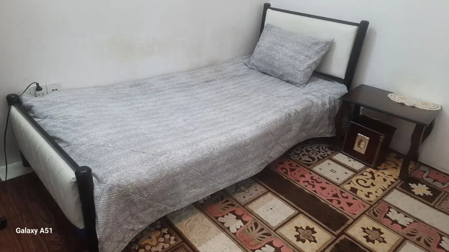 تخت فلزی یه نفره|تخت و سرویس خواب|قم, سراجه (۱۵ خرداد)|دیوار