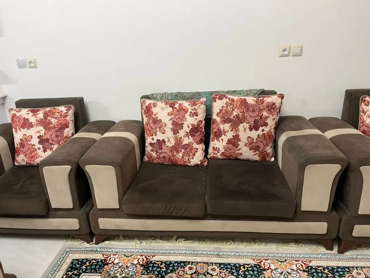 مبل ۸نفره درحد نو|مبلمان خانگی و میز عسلی|مرودشت, فاز دوم شهرک فرهنگیان|دیوار