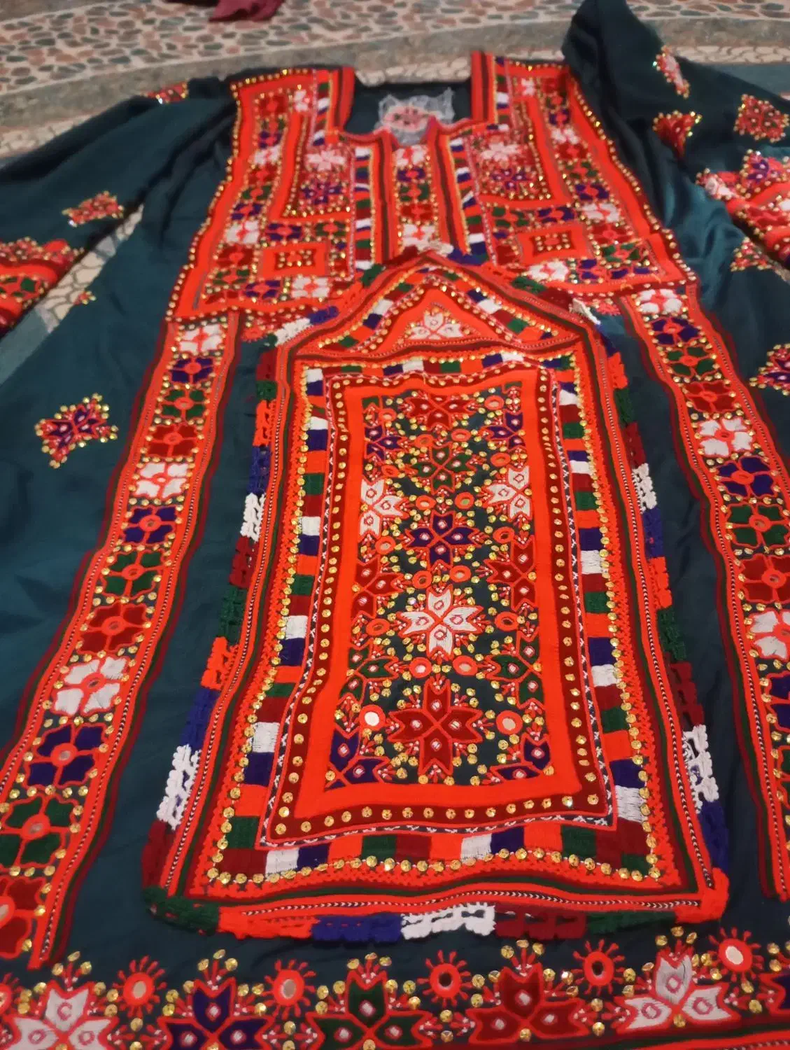 تپه ای شیک|لباس|خاش, |دیوار