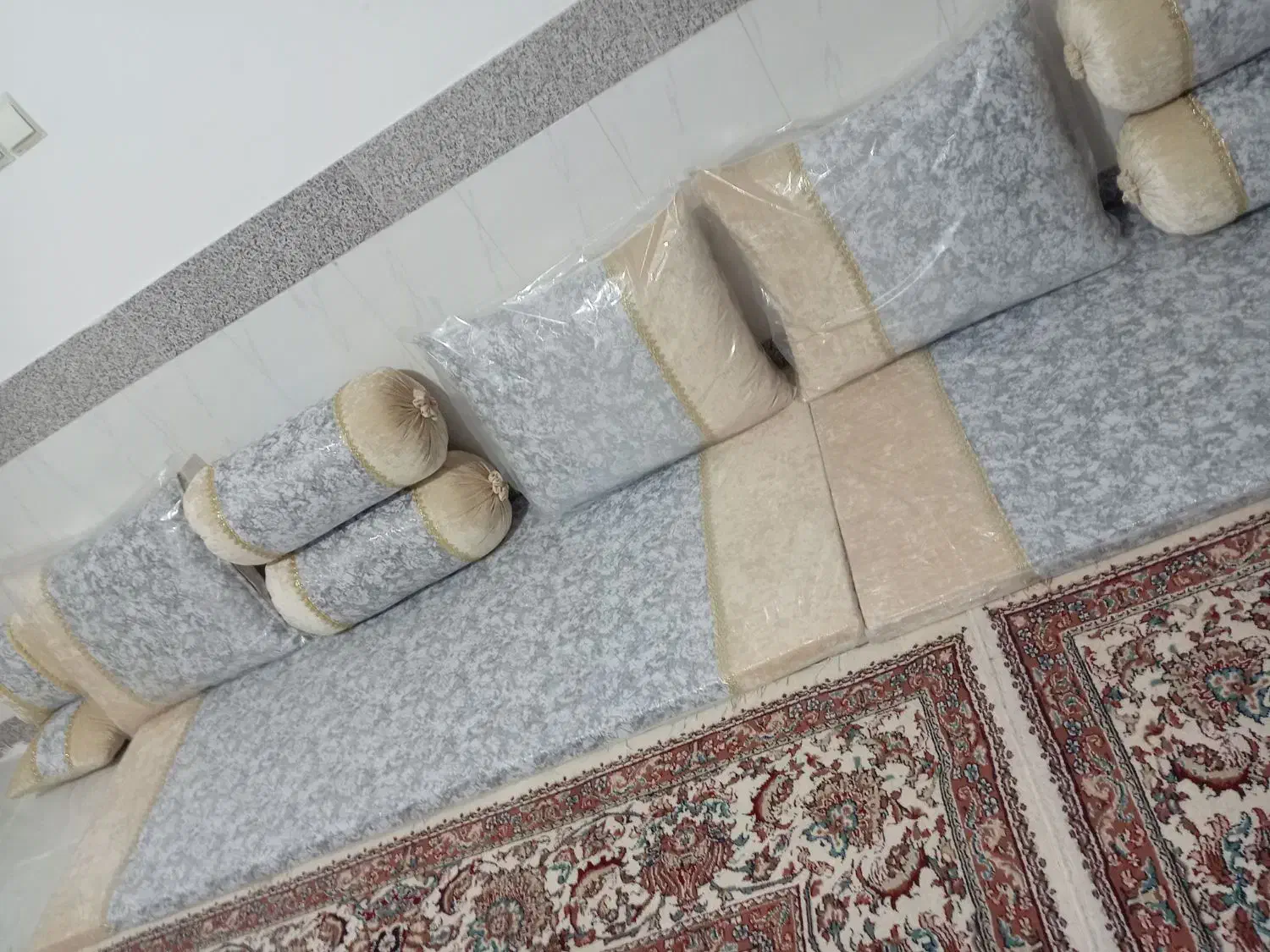 پشتی و سرویس کامل شاه نشین|مبلمان خانگی و میز عسلی|تربت‌حیدریه, جانبازان|دیوار