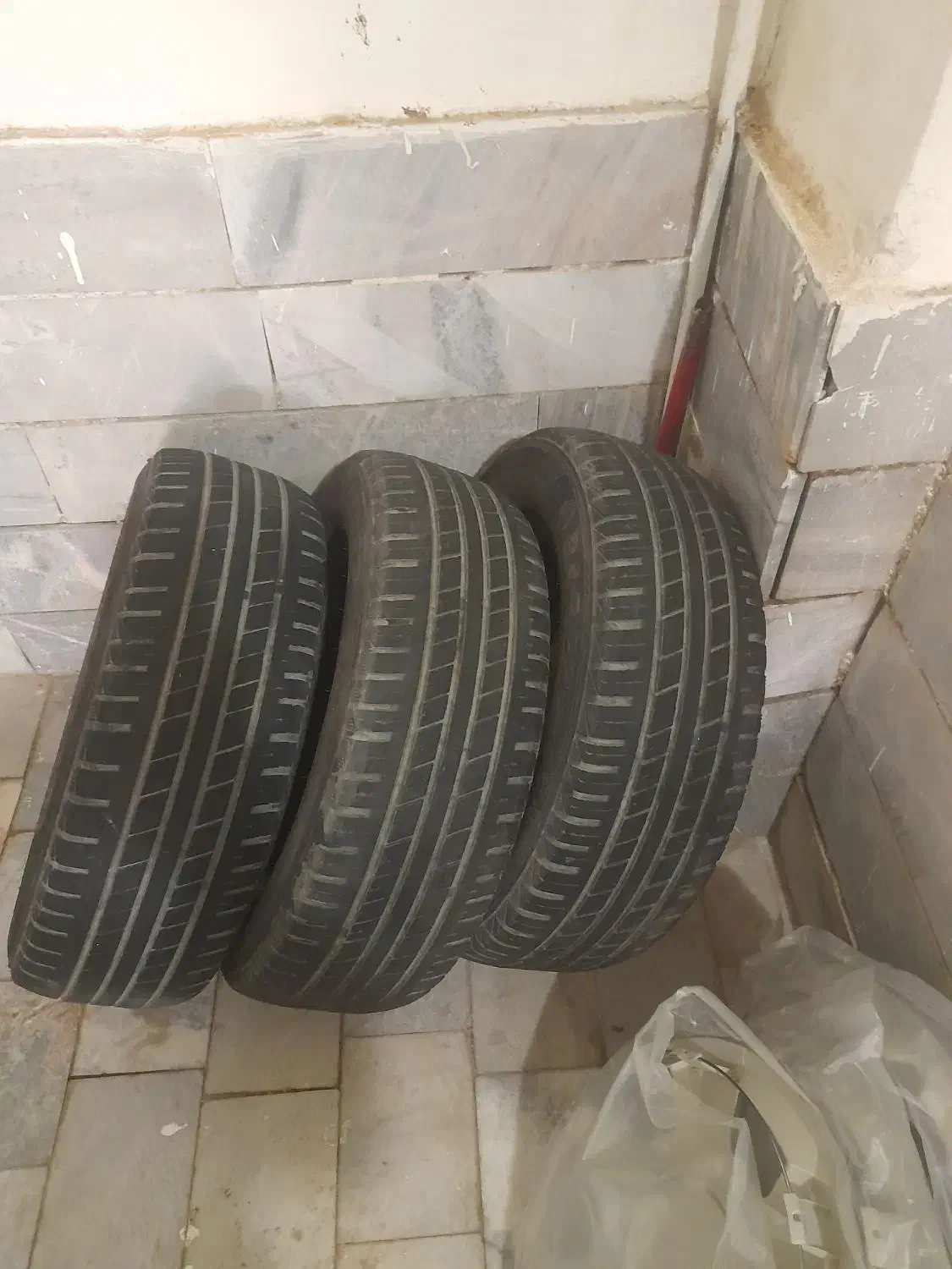 لاستیک بارز|قطعات یدکی و لوازم جانبی|نهاوند, |دیوار