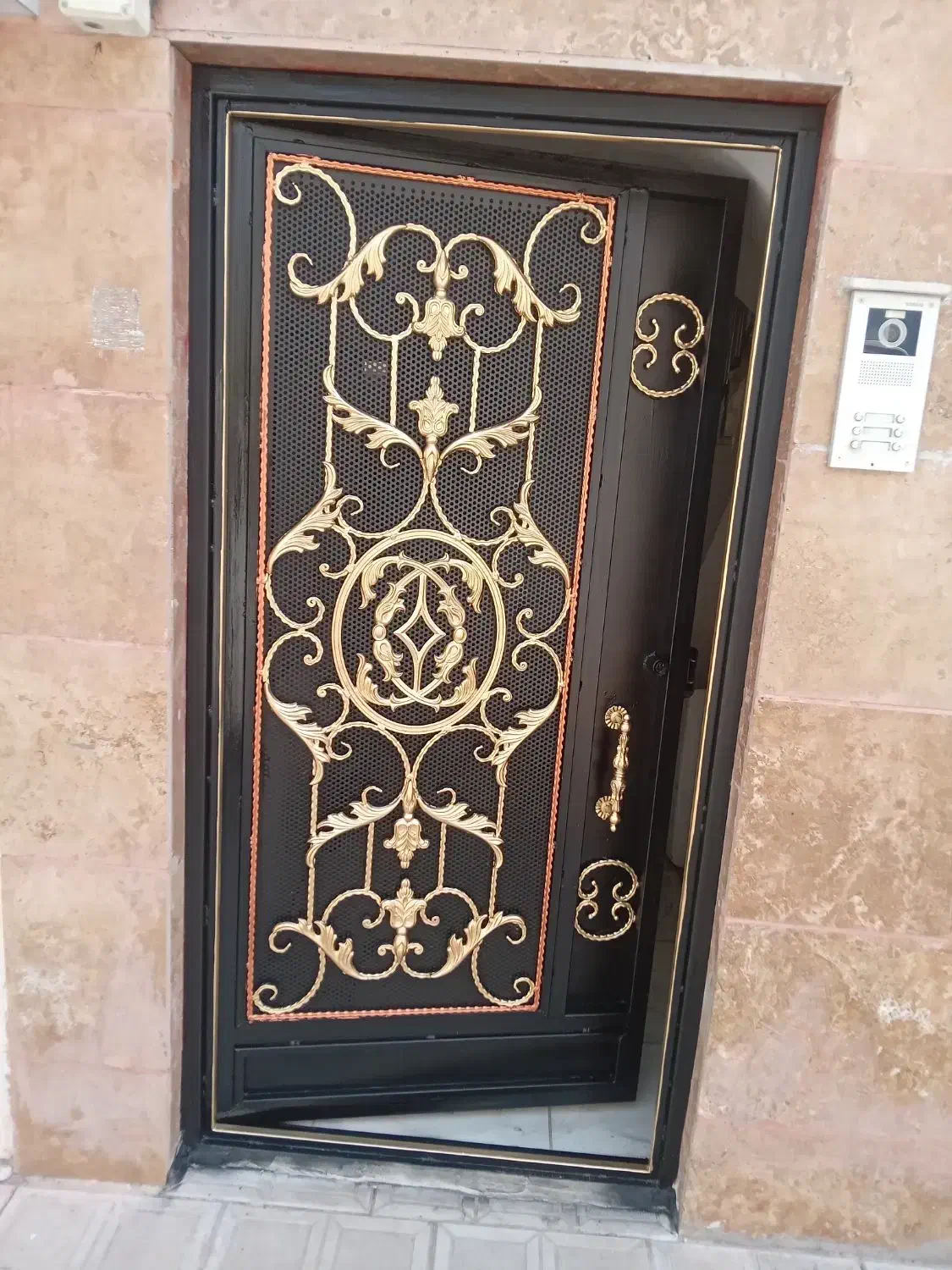 نقاشی ساختمان و رنگ امیزی درب|خدمات پیشه و مهارت|اردبیل, |دیوار