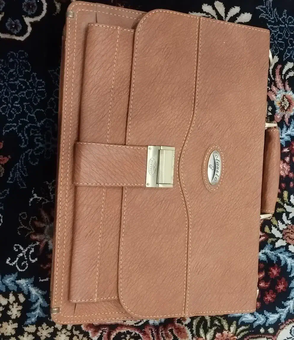 کیف اداری|کیف، کفش، کمربند|قم, نیروگاه|دیوار