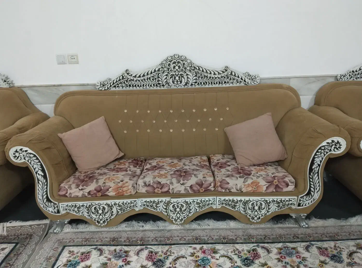 مبل هفت نفره سلطنتی همراه میزعسلی|مبلمان خانگی و میز عسلی|قنوات, |دیوار