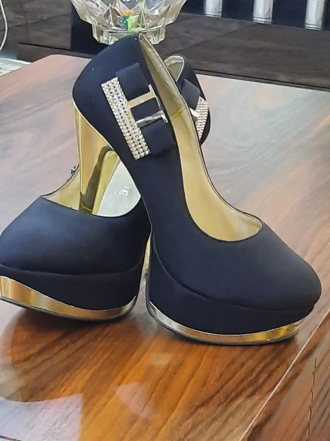 کفش مجلسی|کیف، کفش، کمربند|دورود, |دیوار