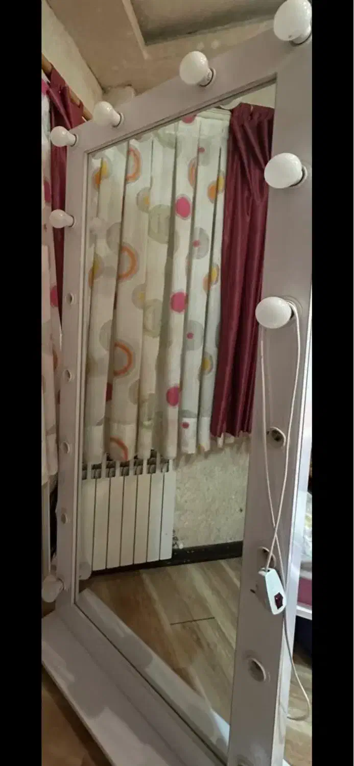 آینه قدی چراغ و چرخدار|آینه|رشت, گلسار|دیوار