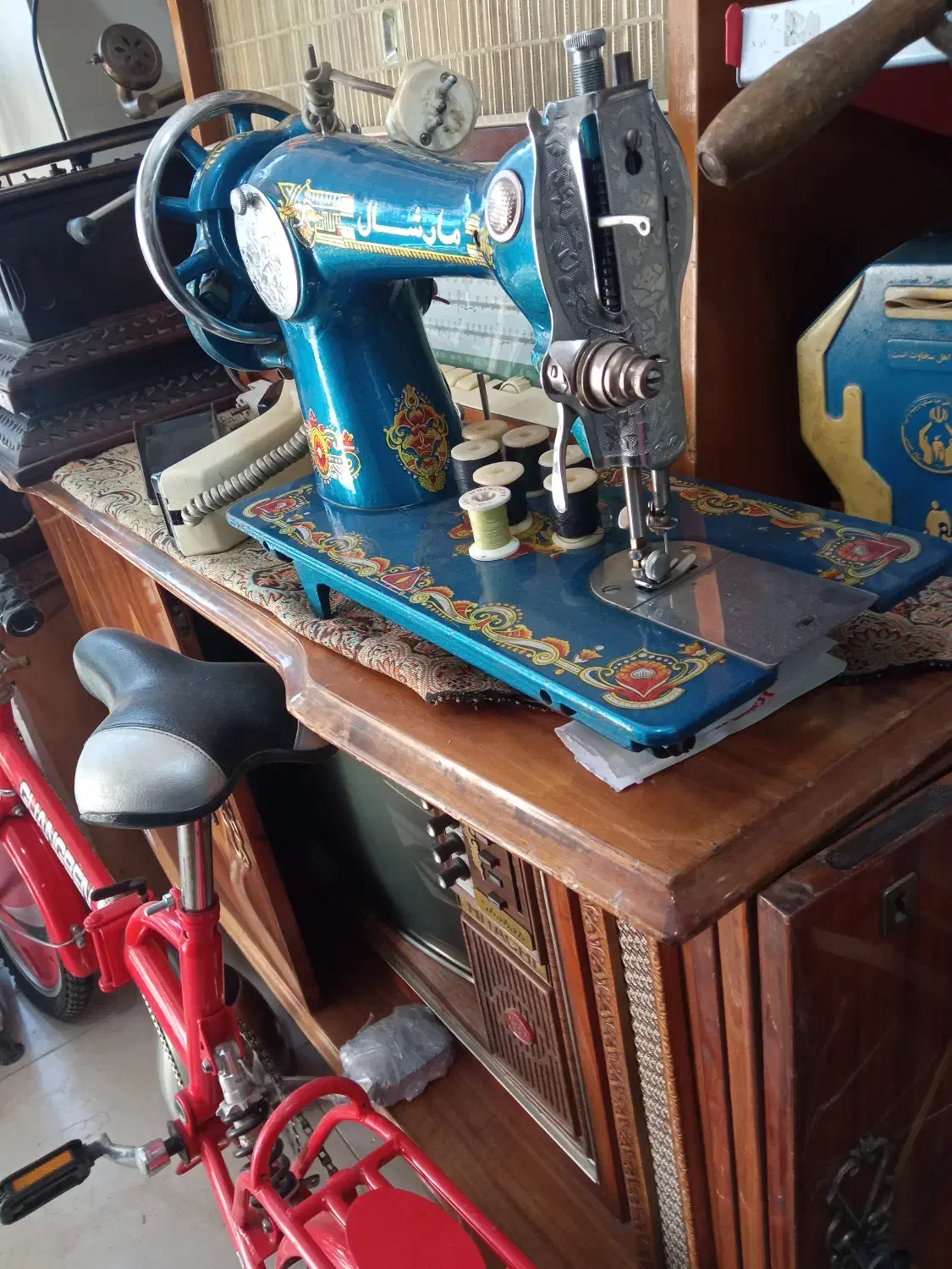 چرخ خیاطی|چرخ خیاطی و ریسندگی|میانه, |دیوار