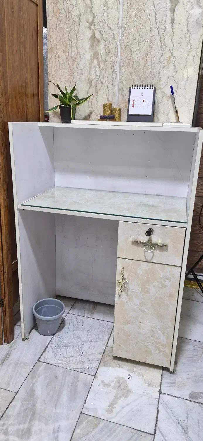 میزکانتر و آینه و کنسول و صندلی آرایشگاهی|آرایشگاه و سالنهای زیبایی|تهران, شارق|دیوار