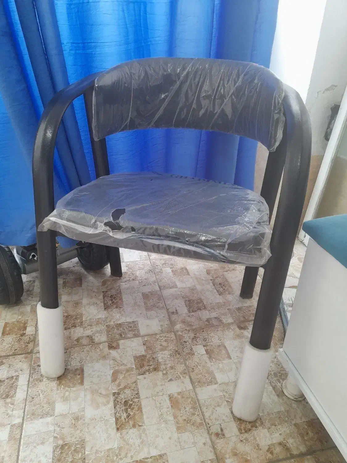 ۲ عدد صندلی فروشی|صندلی و نیمکت|رشت, حمیدیان|دیوار