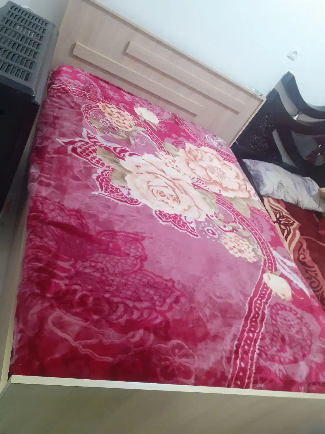 تخت خواب دونفره سالم همراه باتشک|تخت و سرویس خواب|نیشابور, ابراهیمی|دیوار