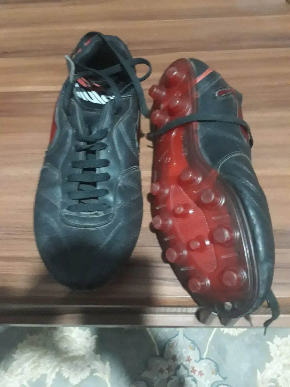 کفش فوتبال خیلی قدیمی در حد|کیف، کفش، کمربند|شاهین‌شهر, نبوت|دیوار