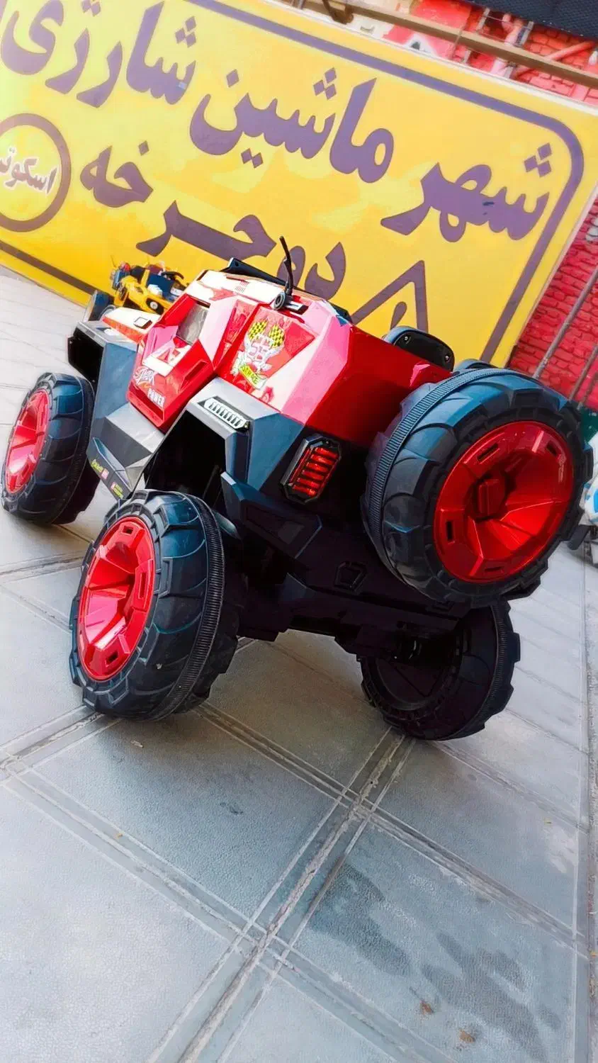 ماشین جیپ قدرتمند با چهارموتورقدرتی درب خفاشی|اسباب و اثاث بچه|مشهد, توس (بلوار توس)|دیوار