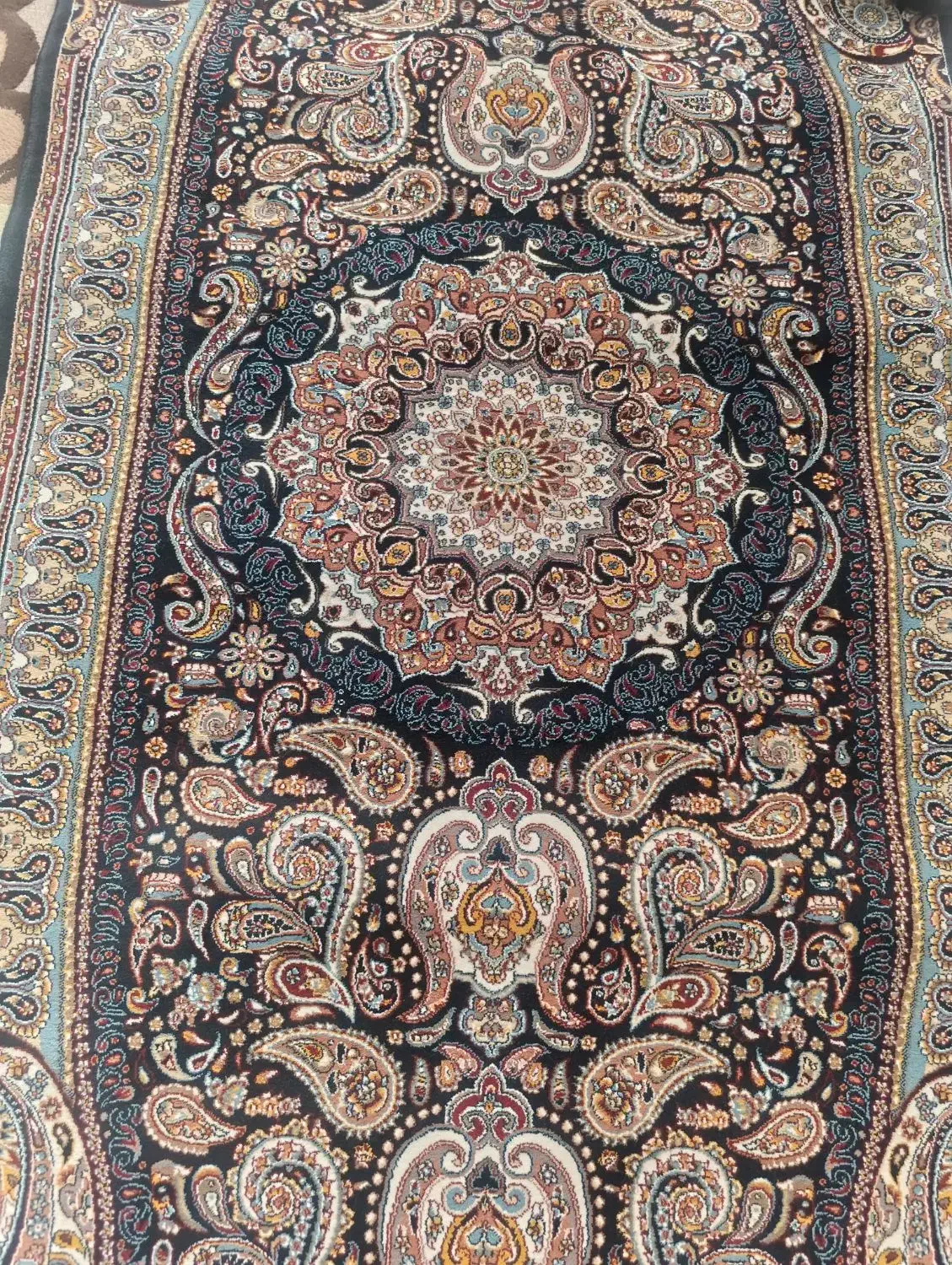 فرش کناره 700شانه و دو عدد پادری  700شانه زیبا|فرش|فردوسیه, |دیوار