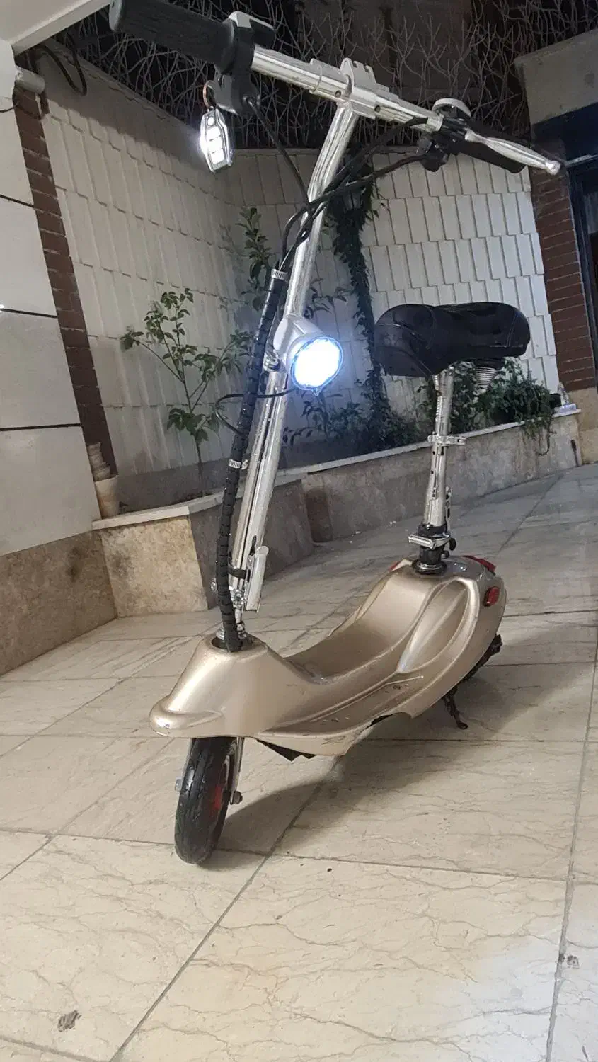 اسکوتر برقی|دوچرخه، اسکیت، اسکوتر|اصفهان, امامزاده اسماعیل|دیوار