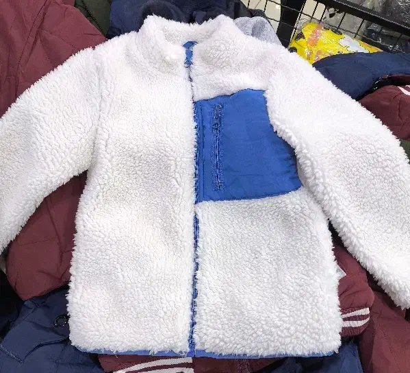 کاپشن .سویشرت|لباس|بناب, |دیوار