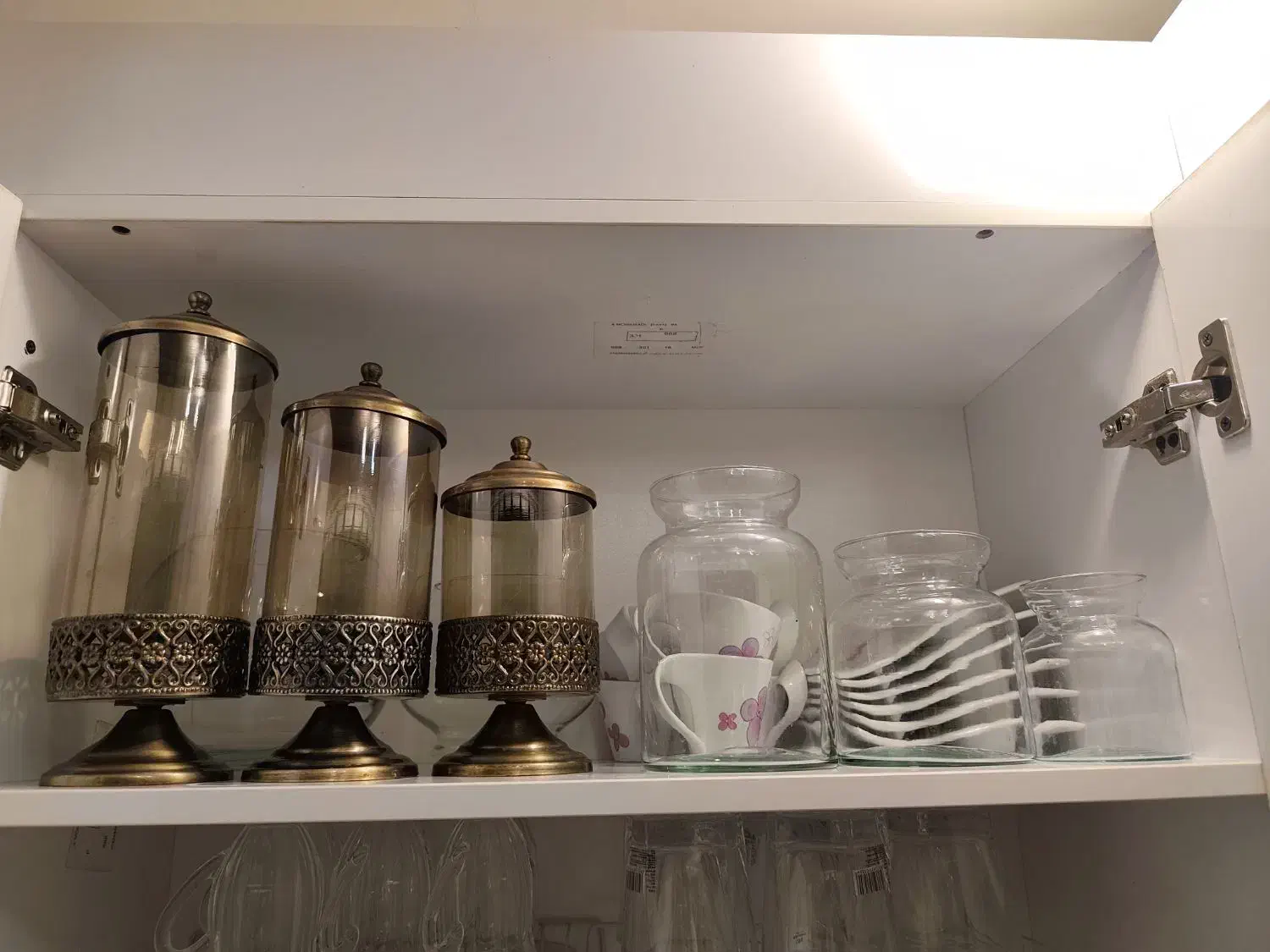 تمامی وسایل نو تمیز بدون کوچکترین ایراد|ظروف سرو و پذیرایی|دوگنبدان, |دیوار