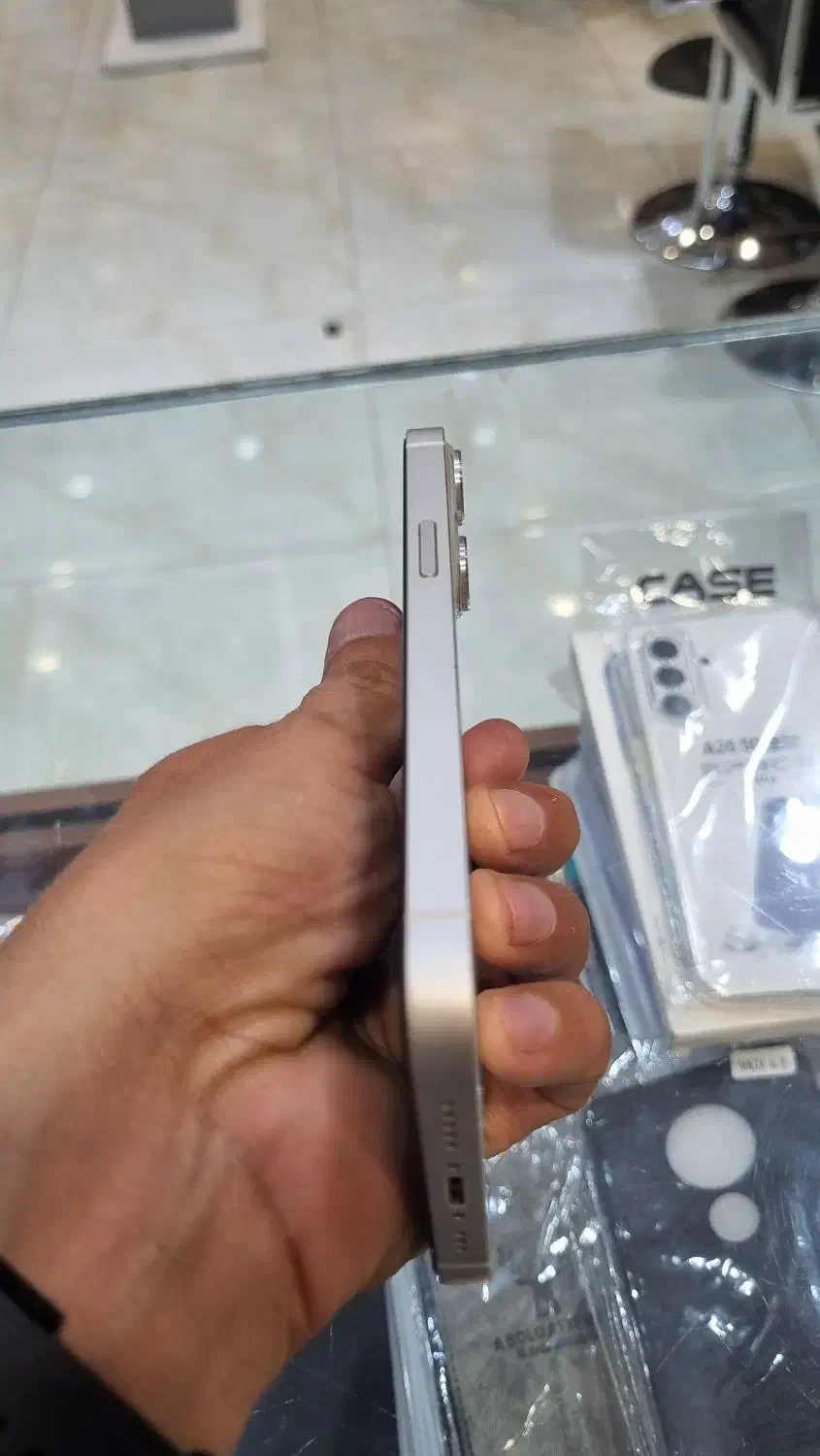 اپل iPhone 13 با حافظهٔ ۱۲۸ گیگابایت.۳۰ بار شارژ|موبایل|تهران, شیخ هادی|دیوار