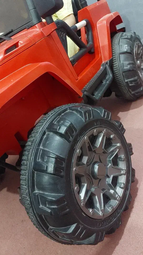 ماشین شارژی|اسباب‌بازی بچه|اهواز, کوی مهدیس|دیوار