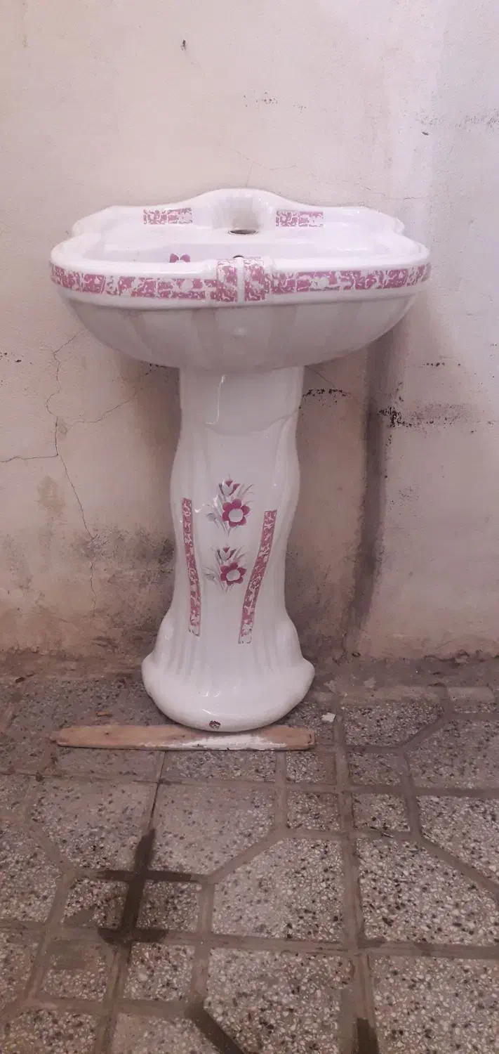 روشویی سالم وتمیز|لوازم سرویس بهداشتی|همدان, |دیوار